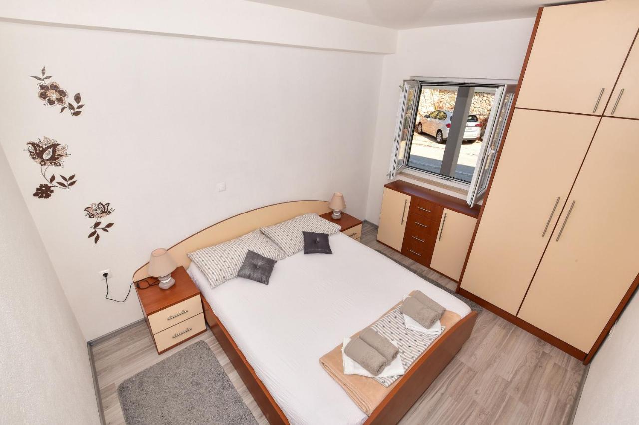 Apartment Nina & Mili Igrane